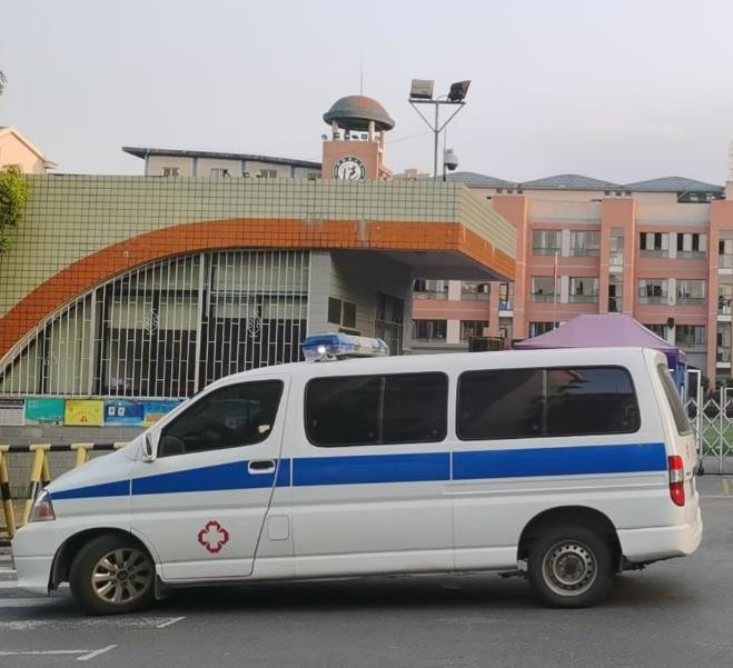 松溪救护车出租护送骨折病人一公里多少钱